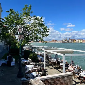 https://ninamar-giudecca-house.hotelinveneto.com